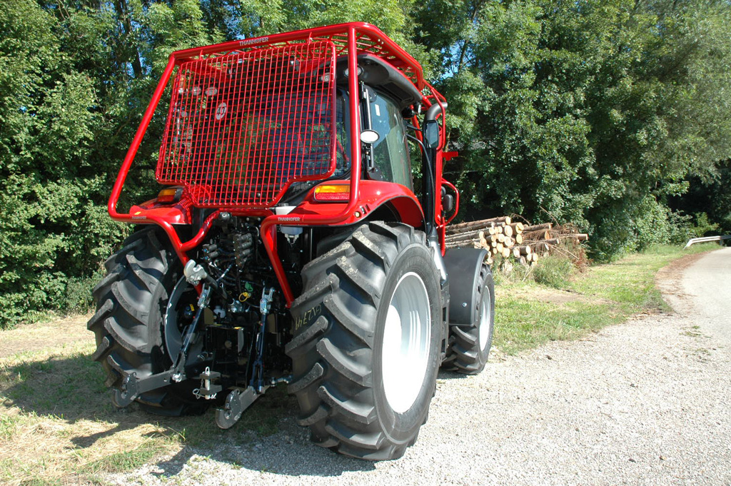 Case III Traktor mit Forstverbau